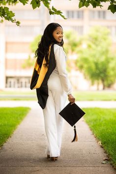 Graduation Celebration Outfit, Cute Poses For Graduation Pictures, Msw Graduation Photoshoot, Graduation Pictures With Hood, Mph Graduation Pictures, Grad School Photos, Masters Degree Photoshoot Black Women, Graduation Pictures University, Masters Degree Graduation Outfit