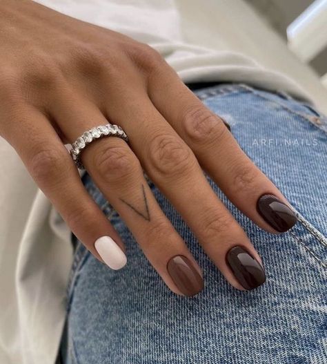 Short Almond Nails Fall Colors 2023, Natural Nails Inspo Aesthetic, Arfi Nails, Trendy Nails Brown, Fall Nails Square Short, Brown Gel Nails, Nails Kurz, Short Brown Nails, Nails Cortas