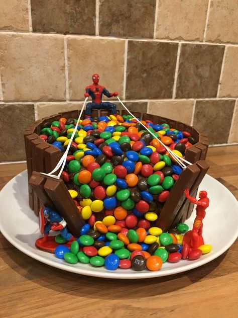 Cooking a meal can also mean a massive clean up. Marvel Theme Birthday Cake, Spiderman Birthday Cake, Marvel Birthday Party, Fest Mad, Superhero Birthday Cake, Pokemon Cake, Spiderman Cake, حلويات صحية, Spiderman Birthday