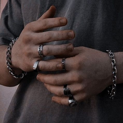 Aiden King Royal Elite, Aiden King, Royal Elite Series, Accessory Inspo, Mens Rings Fashion, Elite Series, Jewelry Style, Bling Rings, Mens Accessories Fashion