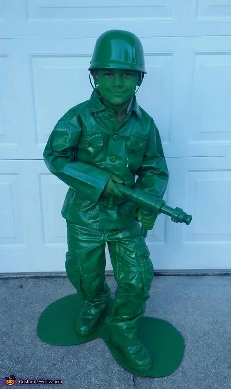 Toy Soldier from Toy Story Costume - 2016 Halloween Costume Contest via @costume_works Toy Story Soldiers, Army Men Costume, Toy Soldier Costume, Disfraz Toy Story, Canvas Shoes Diy, Toy Story Halloween, Soldier Costume, Toy Story Costumes, Baby Shoes Diy