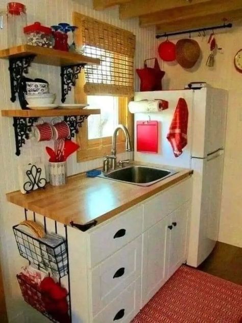 Small House Kitchen Ideas, Small House Kitchen, Large Kitchens, Små Rum Lidt Plads, Organiser Cucina, Cottage Shabby Chic, House Small, Small Kitchen Decor, Small Kitchen Ideas