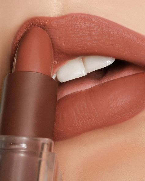 90s Lipstick Shades, 90s Lipstick, Best Lipstick Shades, Bridal Lipstick, Beige Lipstick, Matte Lipstick Shades, 90s Glam, Peach Lipstick, Peach Lips