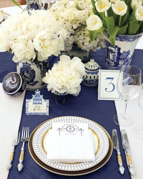 Each place was set with blue somethings, including a midnight-colored runner and chinoiserie vases filled with white buds. Classic Blue Wedding, Blue Wedding Receptions, Chinoiserie Wedding, Blue White Weddings, Pantone 2020, Wedding Color Ideas, Reception Tablescapes, Summer Wedding Decorations, Centerpiece Wedding