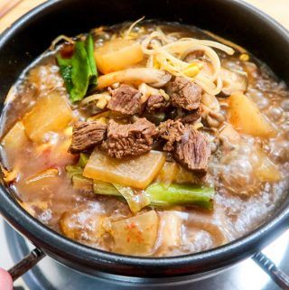 Beef Radish Soup, Korean Beef Soup, Korean Beef Stew, Radish Soup, Korean Radish, Soup With Beef, Korean Soup, Ground Beef Pasta, Beef Soup Recipes