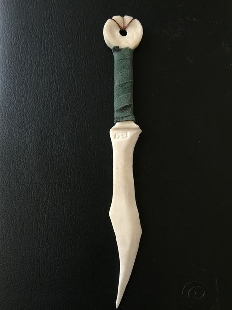 Diy Wooden Knife, Avatar Knife, Athame Knife, Wooden Swords, Wood Carving Knife, Bone Knife, Avatar Dr, Antler Crafts, Wooden Knife