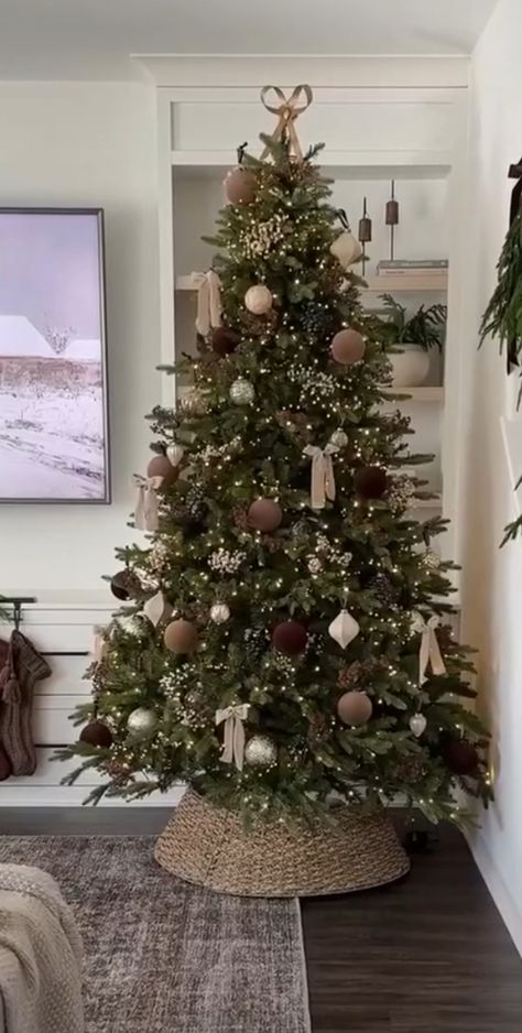 Christmas Tree White And Beige, Brown Tree Christmas, Brown Tones Christmas Tree, Green Brown Cream Christmas, Christmas Tree Minimalist Decor, Tan Christmas Tree Decor, Brown Gold White Christmas Tree, Christmas Tree Green And Black, Brown Green Christmas Decor