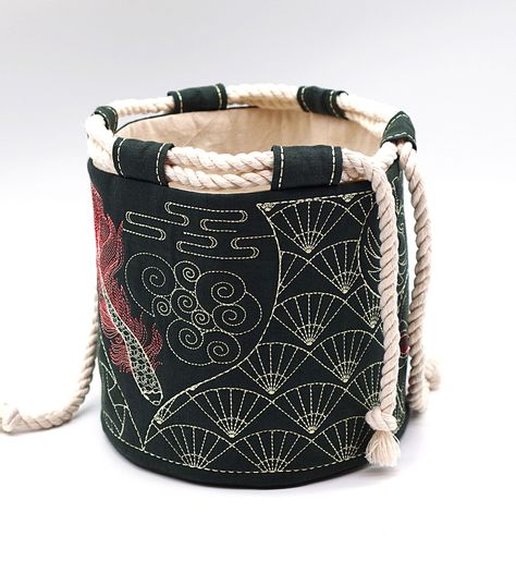 Sashiko Designs, Japan Bag, Round Pouch, Quilt Embroidery, Sashiko Pattern, Bento Bag, Japanese Bag, Bento Bags, Travel Cases