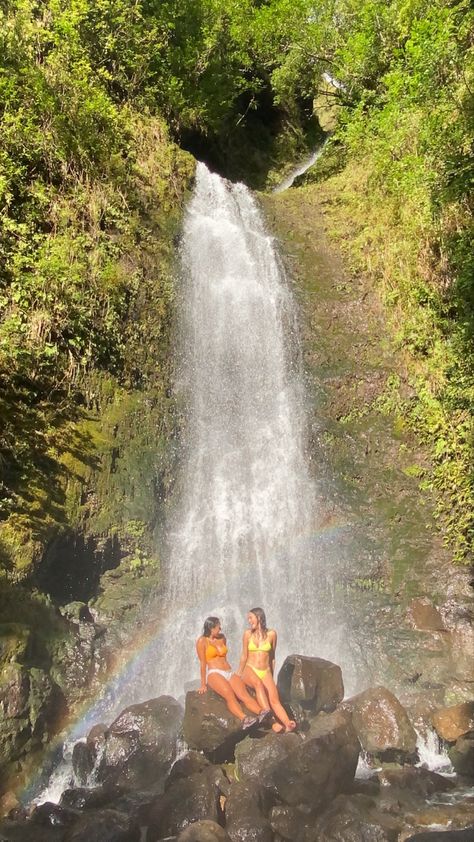 rainbow in a waterfall on oahu, hawaii! #travelinspo #waterfall #oahu #hawaii Oahu Hawaii Waterfalls, Waimea Falls Oahu, Oahu Hawaii Photo Ideas, Honolulu Hawaii Picture Ideas, Insta Photo Ideas Hawaii, Hilo Hawaii Aesthetic, Summer In Hawaii Aesthetic, Photos To Take In Hawaii, Hawaii Picture Ideas Oahu