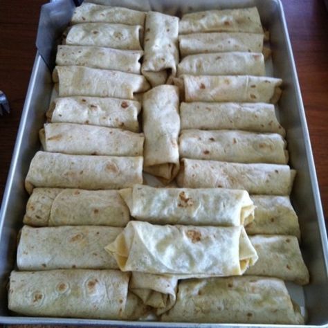 Deb's Lunch … and dinner and breakfast too › Breakfast Burritos – for a crowd Burritos For A Crowd, Breakfast Burritos For A Crowd, Healthy Camping Snacks, Camping Snacks, Large Group Meals, Camping Breakfast, Breakfast For A Crowd, Cooking For A Crowd, Camp Cooking