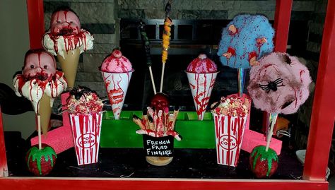 Clowns Halloween Decorations, Scary Carnival, Halloween Maze, Scary Halloween Decorations Outdoor, Scary Halloween Decorations Diy, Creepy Carnival, Halloween Circus, Carnival Decorations, Circus Decorations