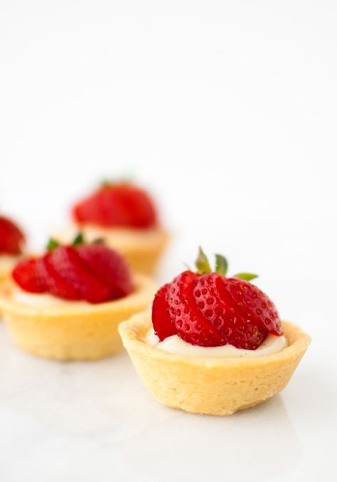 Strawberry tartlets - mini fruit tarts filled with vanilla pastry cream in a cookie crust from tamingofthespoon.com Strawberry Tartlets, Vanilla Pastry Cream, Mini Fruit Tarts, Fruit Tarts, Tart Filling, Vanilla Recipes, Tart Baking, Cheese Tarts, Pastry Cream