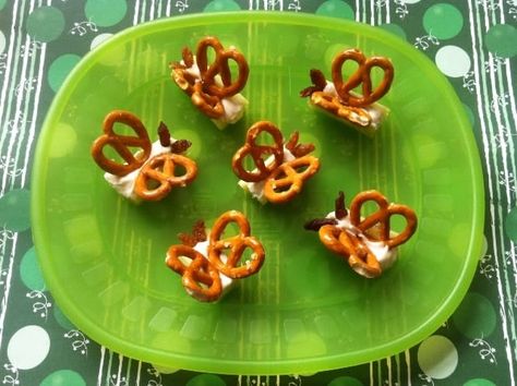 Butterfly Theme Snacks, Food That Looks Like Bugs, Enchanted Garden Party Food, Butterfly Appetizers, Fairy Party Snacks, Nature Themed Snacks, Butterfly Themed Food, Garden Theme Party Food, Nature Themed Food