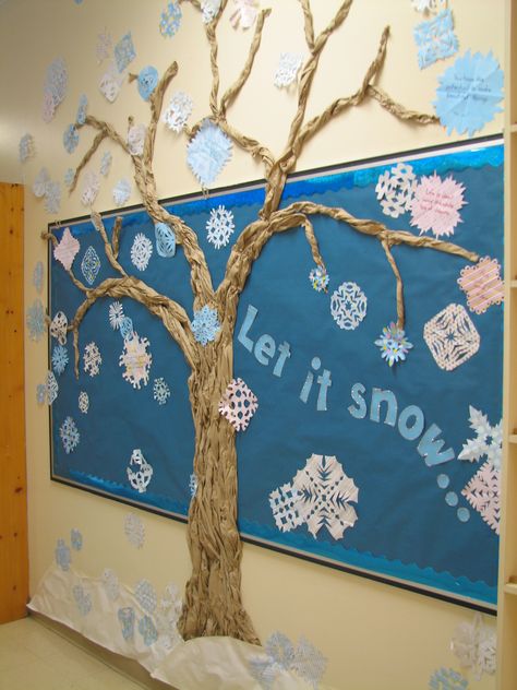 Christmas Bulletin Board Ideas, Bible Bulletin Boards, December Bulletin Boards, Bulletin Board Tree, Classroom Tree, Holiday Bulletin Boards, Christmas Bulletin Boards, Winter Display, Teacher Bulletin Boards