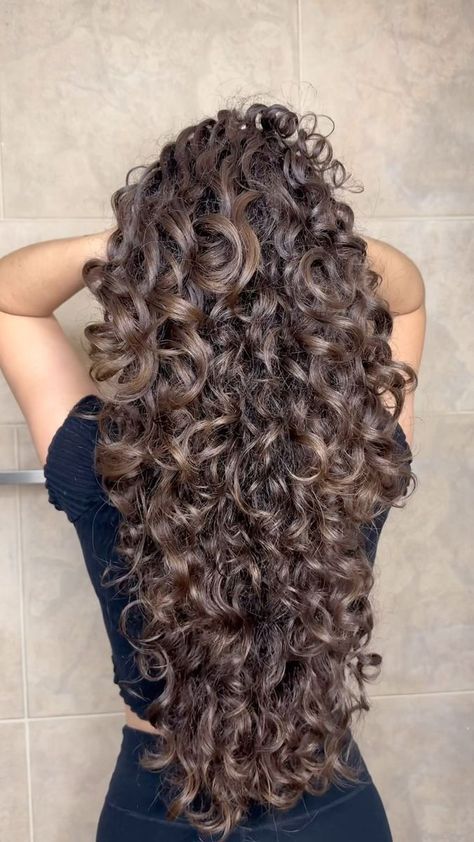 Ringlet Curls Hairstyles, Ringlets Curls, Exterior Of House, Fall Routine, Rag Curls, Hairstyle Generator, Hairstyles Juda, Heart Shaped Face Hairstyles, Ringlet Curls