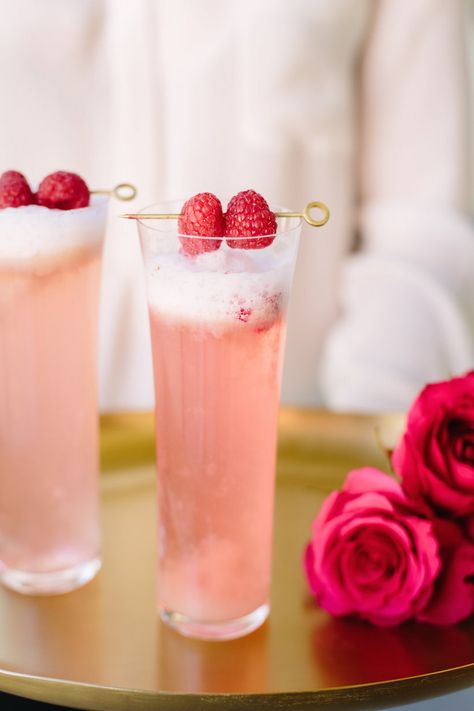 Raspberry Rose Cocktail for Valentines Day Girls Night In Food, Glace Fruit, Cocktail Rose, Rose Cocktail, Raspberry Rose, Thirsty Thursday, Valentine's Day Recipes, Pretty Drinks, Party Drinks