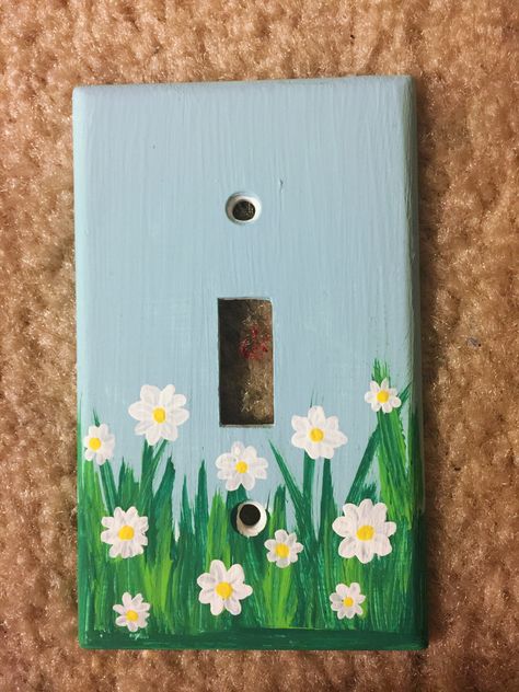 Cute Ways To Paint Your Light Switch, Painted Wall Outlets, Lightswitch Ideas Painting Cute, Painting Lightswitch Ideas, Painted Outlet Covers Aesthetic, Outlet Covers Ideas Paint, Simple Door Painting Ideas, Painting Light Switch Covers Ideas, Light Switch Covers Diy Paint Aesthetic Easy