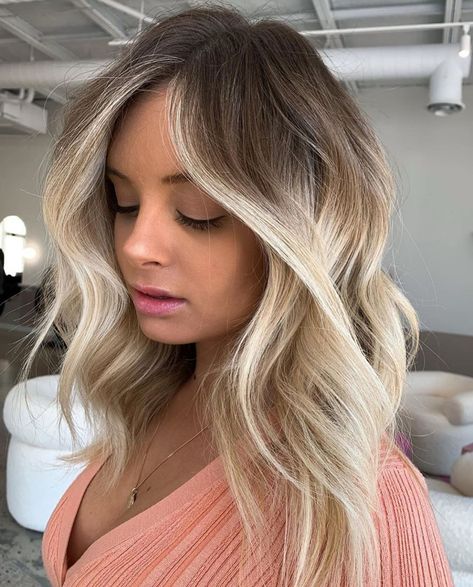 ✨BEST OF BALAYAGE & Hair’s Instagram photo: “Who wants to Ski down that money piece?? ⛷ By @boho.blonde.perth #bestofbalayage #showmethebalayage” Platinum Blonde Balayage, Blonde Balayage Highlights, Blonde Tips, Balayage Technique, Blonde Streaks, Pretty Blonde, Ash Blonde Balayage, Blond Balayage, Color Balayage