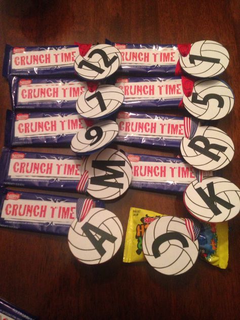 Volleyball Game Day Gifts For Team ! Locker Treats Volleyball, Volleyball Spirit Gifts, Volleyball Game Day Gifts, Volleyball Game Day Treats, Volleyball Game Day, Game Day Snacks For Kids Sports, Volleyball Snacks, Volleyball Decorations, Volleyball Locker Decorations