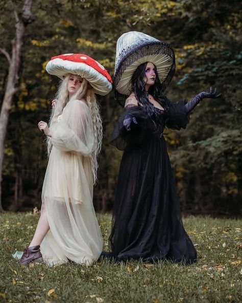 Elvish Ren Faire, Ren Faire Witch Fairy, Ren Faire Outfits Mushroom, Mushroom Ren Faire Costume, Dark Mushroom Costume, Mushroom Cosplay Outfit, Mushroom Elf Costume, Mushroom Witch Costume, Mushroom Photoshoot