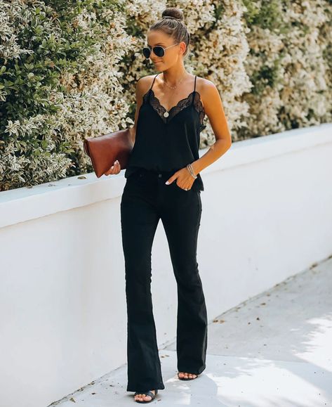 Black Flair Jeans Outfits, Flared Jeans Outfit Summer, Black Flare Jeans Outfit, Flair Jeans Outfit, Black Summer Outfits, Flare Jeans Outfit, Black Pants Outfit, Black Flare Jeans, Clothes Board