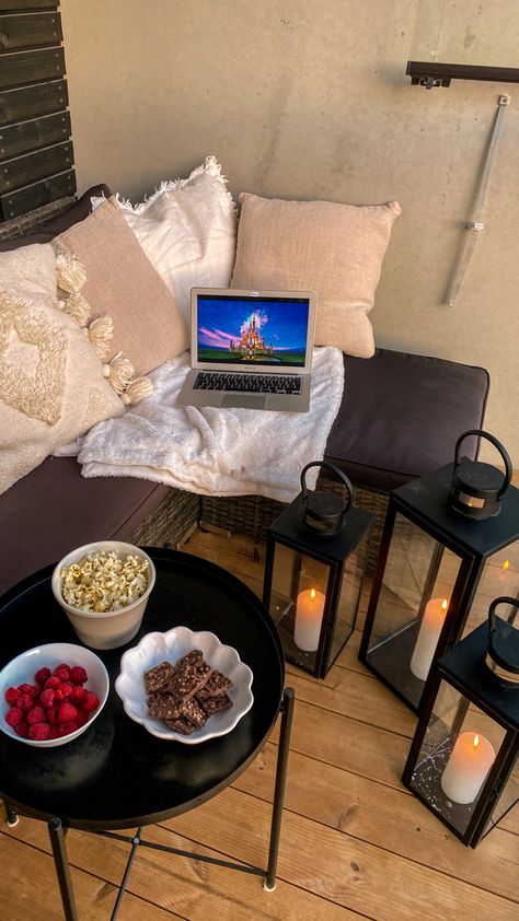 Balcony Movie Night, Balcony Date, Balcony Sofa, Sofa Balcony, Date Night At Home, Disney Movie Night, Night Movie, Balcony Decoration, Movie Night Snacks