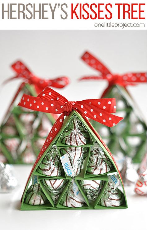 35 Adorable Christmas Party Favors Ideas All About Christmas Hershey Kisses Christmas Tree, Work Christmas Party, Christmas Dinner Party, Holiday Party Favors, Christmas Party Gift, Christmas Favors, Christmas Party Favors, Diy Valentines Gifts, Christmas Tea