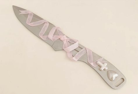 Weaponsmith Aesthetic Pink, Cute Blades, Cute Knifes, Coquette Knife, Kawaii Knife, Hospitalcore Aesthetic, Cute Knife, Knife Aesthetic, Creepy Cute Fashion