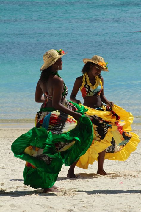 Beautiful dancers from Mauritius African Summer Aesthetic, Uganda Aesthetic, Jamaica Clothes, Jamaica Aesthetic, Caribbean Aesthetic, Dinner Attire, Colombia Fashion, Jamaican Culture, Caribbean Vacation