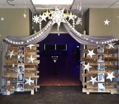 Reach For The Stars Graduation Theme Party Ideas, Dance Recital Stage Decor, Prom Door Decorations, Under The Stars Decorations Diy, Pageant Themes Decoration, Primary School Prom Ideas, Star Themed Prom, Reach For The Stars Graduation Theme, Prom Entrance Ideas