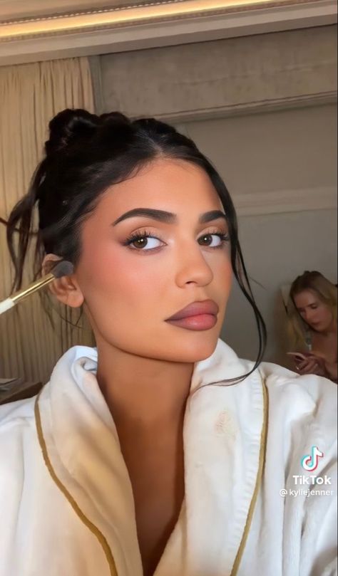 Unnaprochable Makeup, Taylor Swift Icon, Dag Make Up, Elegantes Makeup, Mekap Mata, Kylie Makeup, 20 Makeup, Mode Kylie Jenner, Hairstyles Aesthetic