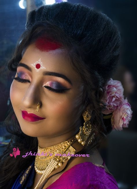 Kalka Design, Kolka Art, Tika Design, Bengali Makeup, Bride Eye Makeup, Bridal Makeup Pictures, Kolka Design, Gorgeous Bridal Makeup, Amazing Dp