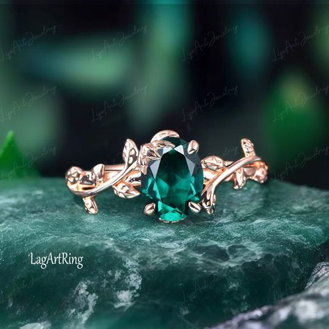 Ring Leaf Design, Emerald Ring Design, Gold Service, Green Wedding Rings, Green Engagement Rings, Engagement Ring Leaf, Smaragd Ring, Emerald Wedding Rings, Promise Ring For Her