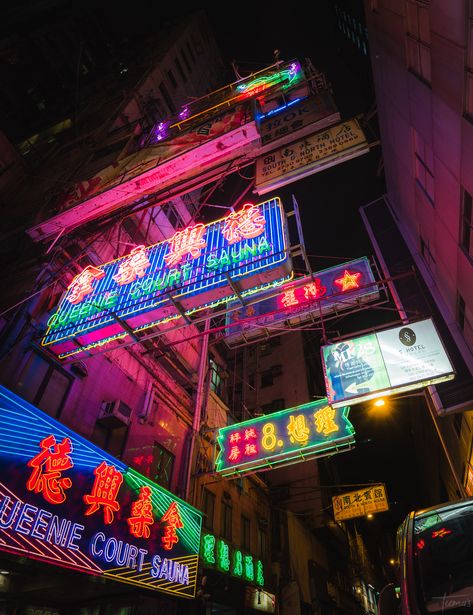 Tokyo Neon Signs, Neon Billboard, Hong Kong Neon, Babylon City, Travel Las Vegas, Projector Photography, Tokyo Aesthetic, Cyberpunk City, Wedding Neon Sign