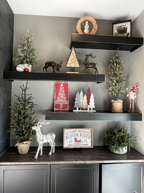 Open Shelf Christmas Decor Kitchen, Holiday Floating Shelf Decor, Above Fireplace Christmas Decor, Christmas Decor Shelves Living Room, Rustic Christmas Shelf Decor, Garland On Shelves, Corner Shelf Christmas Decor, Christmas Floating Shelves Decor, Floating Shelf Christmas Decor