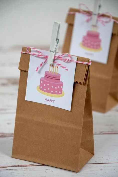 Birthday Tags Printable, Birthday Party Favor Bags, Birthday Cake Gift, Gift Tags Birthday, Pink Happy Birthday, Cake Gift, Birthday Bag, Birthday Gift Tags, Free Printable Gift Tags