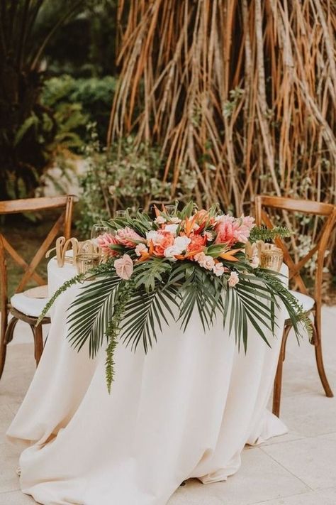 Tropical Head Table Wedding, Costa Rica Wedding Colors, Sweetheart Table Flowers Wedding, Tropical Wedding Details, Tropical Sweetheart Table, Sweetheart Table Flowers, Tropical Wedding Reception, Bridal Era, Jupiter Beach