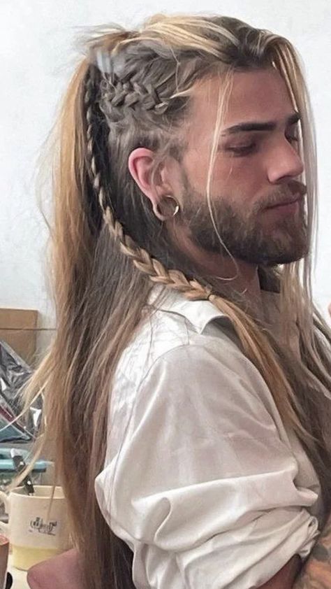 Mohawk Long Hair, Hairstyles Mohawk, Man With Long Hair, Viking Hairstyles, Viking Braids, Výtvarné Reference, Fesyen Rambut, Winter Pins, Viking Hair