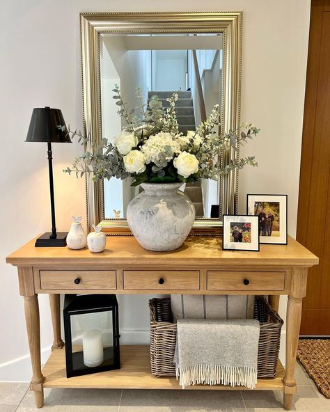 Susanne on Instagram: “Good afternoon! Hope you are all enjoying this beautiful spring sunshine! ☀️ My console table has had a little switch around as I have…” Flowers On Console Table, Spring Entry Table Decor Entryway, Spring Entry Table Decor, Fibro Diet, Split Foyer Remodel, Sofa Table Decor, Entry Table Decor, Console Table Styling, Spring Sunshine