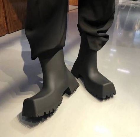 Worst Trends, Balenciaga Boots, Futuristic Shoes, Chunky Ankle Boots, Luxury Boots, Nick Cannon, Shoes 2022, Techwear Fashion, Short Leather Boots