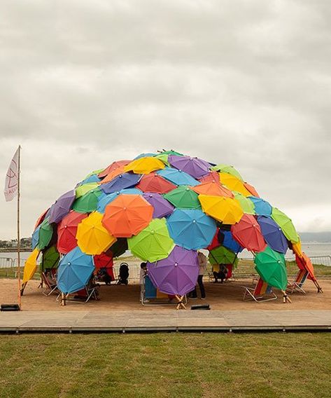 Colorful Umbrellas, Desain Lanskap, Umbrella Art, Artist Collective, Stage Design, Public Art, Art Plastique, Magazine Design, Public Space