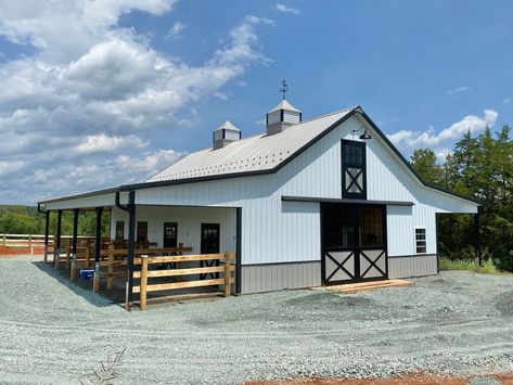 36x48x10 4-Stall Barn in Scottsville, VA (ESB21125) - Superior Buildings 4 Stall Barn Layout, Pallet Barn Diy, Simple Horse Barn Plans, Hay Barn Ideas, 6 Stall Horse Barn Plans, Animal Barn Ideas, Livestock Barn Plans, Horse Barn With Apartment, Barn Ideas For Horses