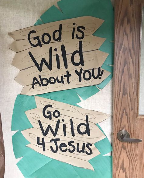 School Decorating Ideas, In The Wild Vbs, Jungle Theme Classroom Decorations, Safari Theme Classroom, Vbs Jungle, Camp Vbs, Jungle Theme Decorations, Jungle Crafts, Vacation Bible School Themes