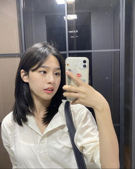 Pretty Short Hair, Side Bangs Hairstyles, Korean Short Hair, Hair Inspiration Long, Layered Haircuts For Medium Hair, Easy Hairdos, Bangs With Medium Hair, Asian Short Hair, Hairstyles For Layered Hair