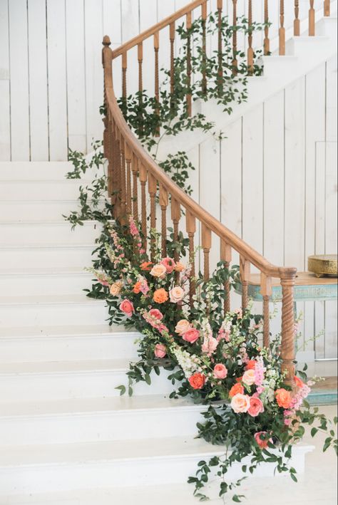 Wedding Staircase Decoration, Staircase Wedding, Wedding Stairs, Wedding Staircase, Greenery Wedding Bouquet, Wedding Pews, Wedding Background Decoration, Floral Installation, Floral Wedding Decorations