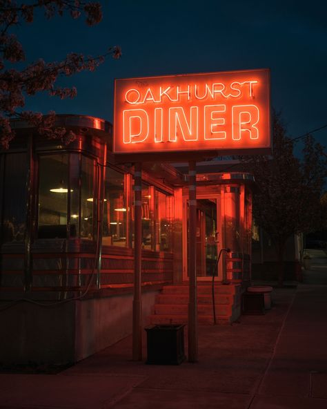 Oakhurst Diner vintage neon sign at night, Millerton, New York Vintage Neon Signs Retro, Dark Diner Aesthetic, Late Night Diner Aesthetic, Diner Coffee Aesthetic, Diner Aesthetic Night, Diner Photography, Old Diner, American Diners, Midnight Drive