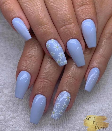 Lightbluenails Design, Nails Ideas Blue And White, Nail Ideas Baby Blue, Blue Nails Cute, Nail Designs Light Blue, Blue Gel Nails With Flowers, Cornflower Blue Nails Acrylic, Light Blue Nails Design, Light Blue Coffin Nail Ideas