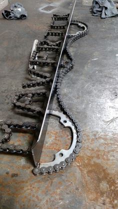 Using old sprockets and chain from a ATV or dirt bike to make "name shelf" - You could try this with bits from your bicycle? Dirt Bike Bedroom, Dirt Bike Decor, Bicycle Parts Art, Dirt Bike Room, Bike Decor, Bike Craft, Welding Crafts, Bike Room, Bike Quotes