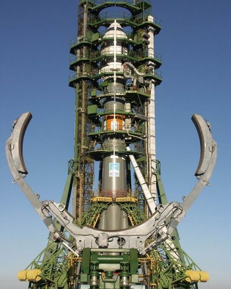 Istvàn Berènyi on Instagram: “Soyuz-Fregat rocket with the Venus Express probe installed on a launching site at the Baikonur cosmodrome in Kazakhstan, Saturday, Nov. 5,…” Russian Scientist, Mechanical Tools, Brutalism Architecture, Brutalist Buildings, Mechanical Engineering Design, Rocket Scientist, Sci Fi Environment, Signs Of Life, Rocket Launch