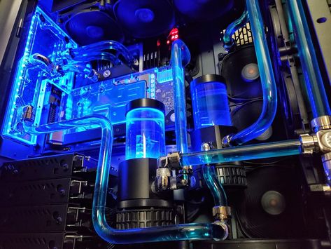 Custom water-cooled PC made by DaPoets Water Cooled Pc, Video Game Room Decor, Dream Setup, Custom Pc, Gaming Tech, Video Game Room, Water Cooling, Game Room Decor, Water Cooler